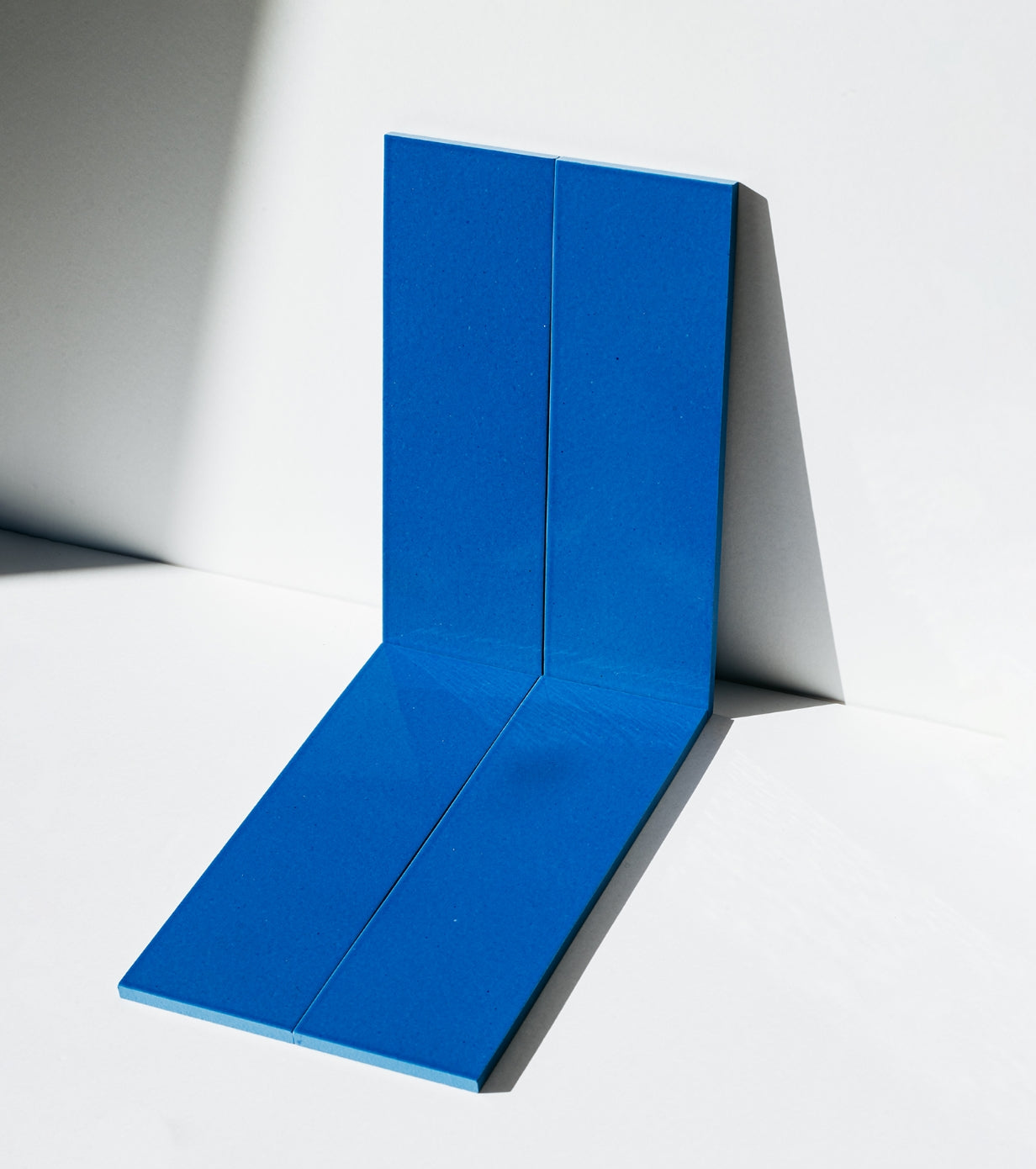 Flat / gloss – A.a. Danto